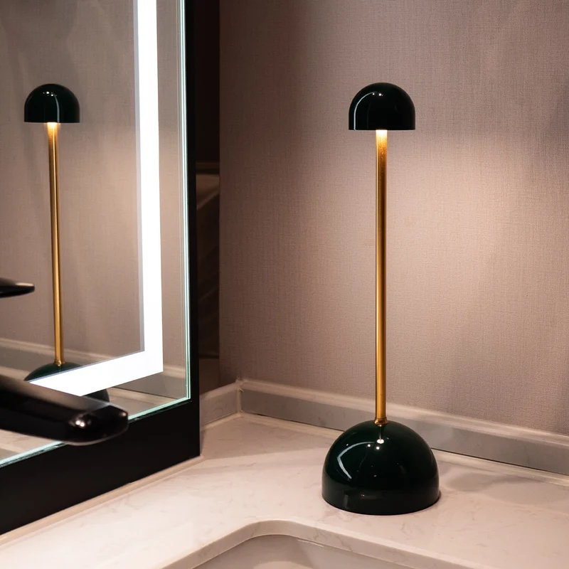 Bærbar LED Lampe med Lang Batteritid og Stilrent Design