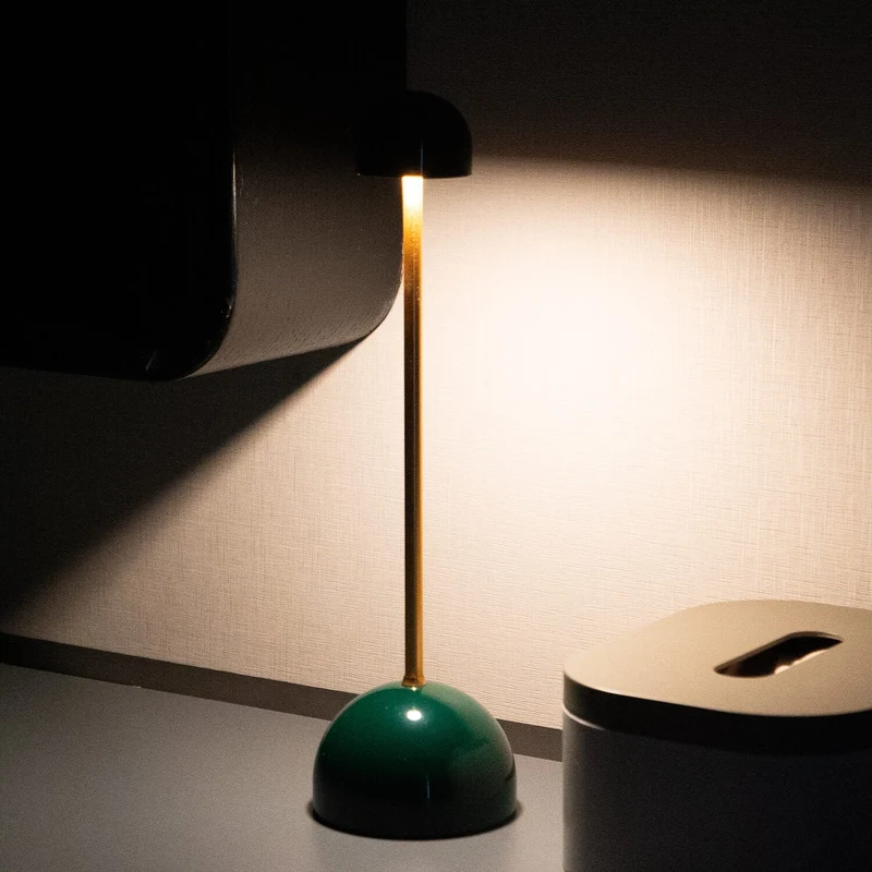 Bærbar LED Lampe med Lang Batteritid og Stilrent Design