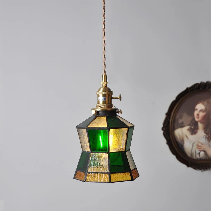 Elegant Retro Hængelampe med Varme Nuancer og Tidløst Design