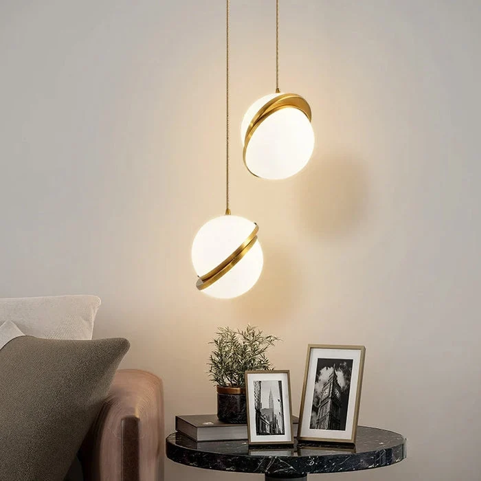 Stilren LED-pendel med justerbar højde til moderne hjem