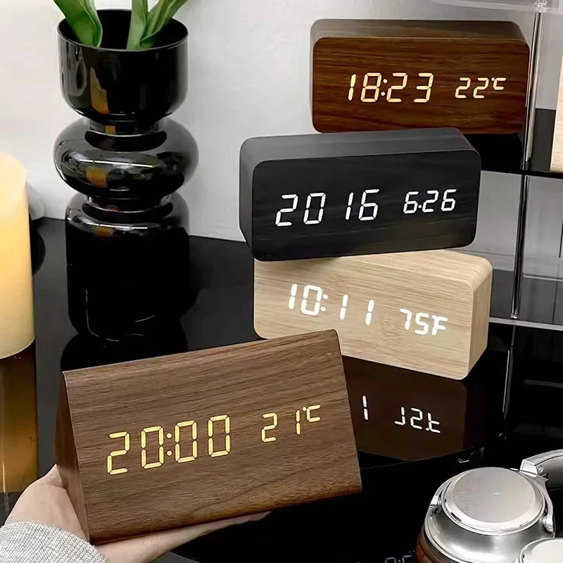Smart vækkeur med stemmestyring og justerbart LED-display
