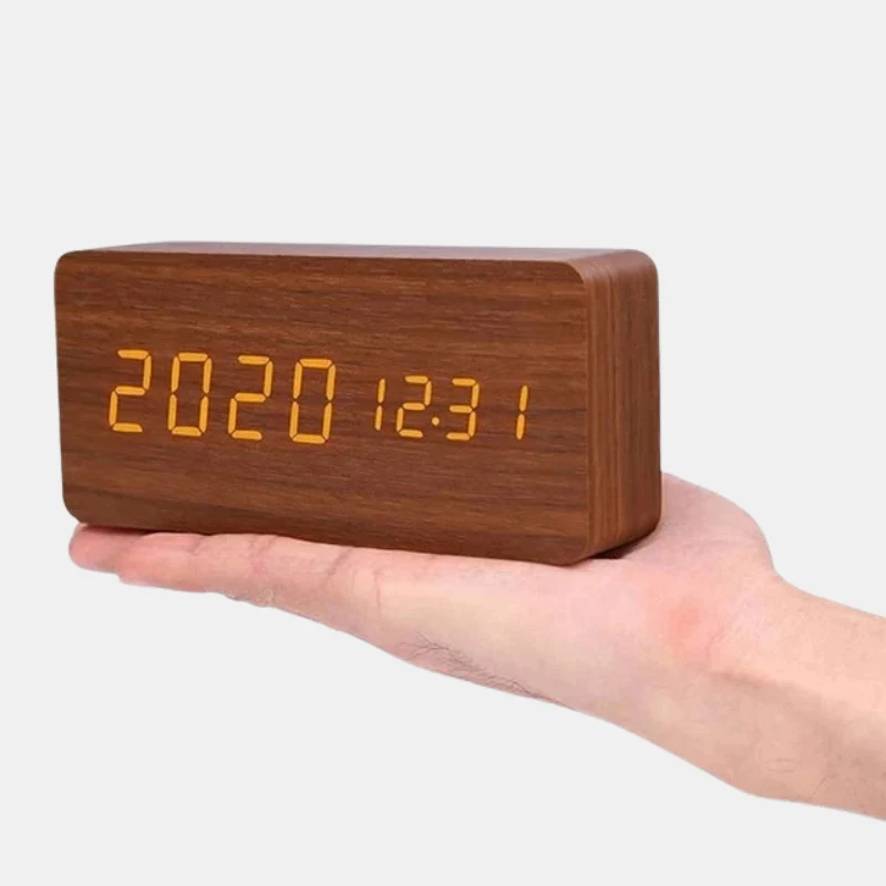 Smart vækkeur med stemmestyring og justerbart LED-display