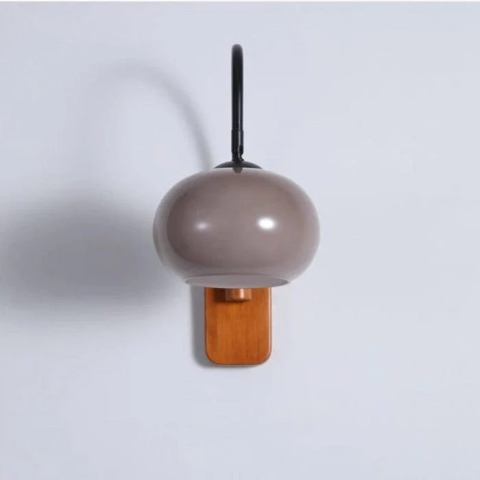 Drejelig Væglampe i Bauhaus Stil med Ravfarvet Glas