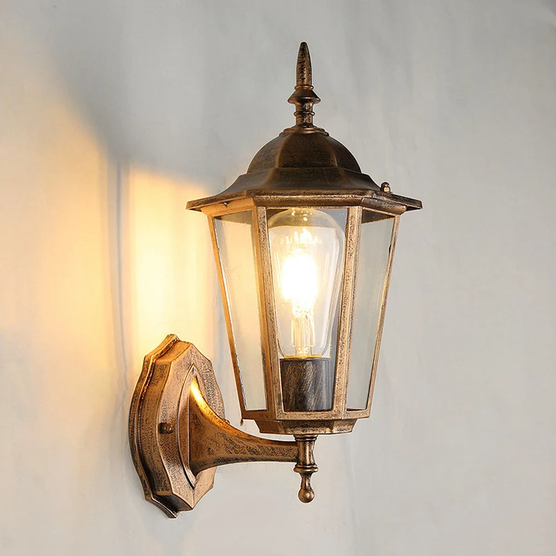 Vintage Udendørs Væglampe i Glas og Metal – Klassisk Stil