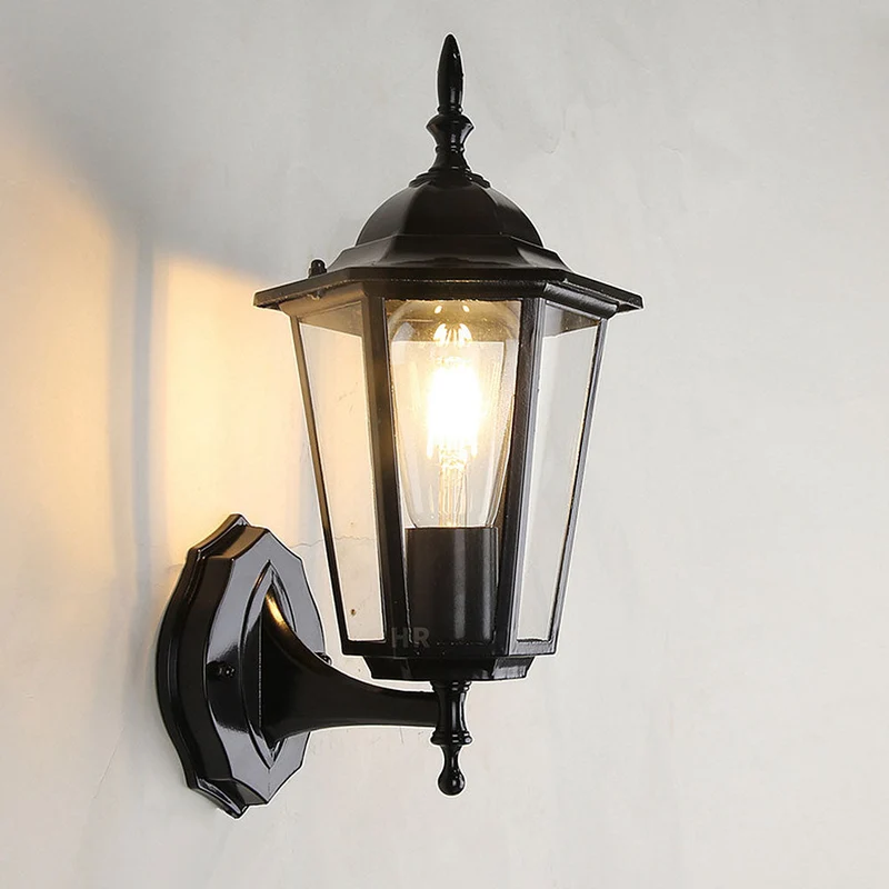 Vintage Udendørs Væglampe i Glas og Metal – Klassisk Stil