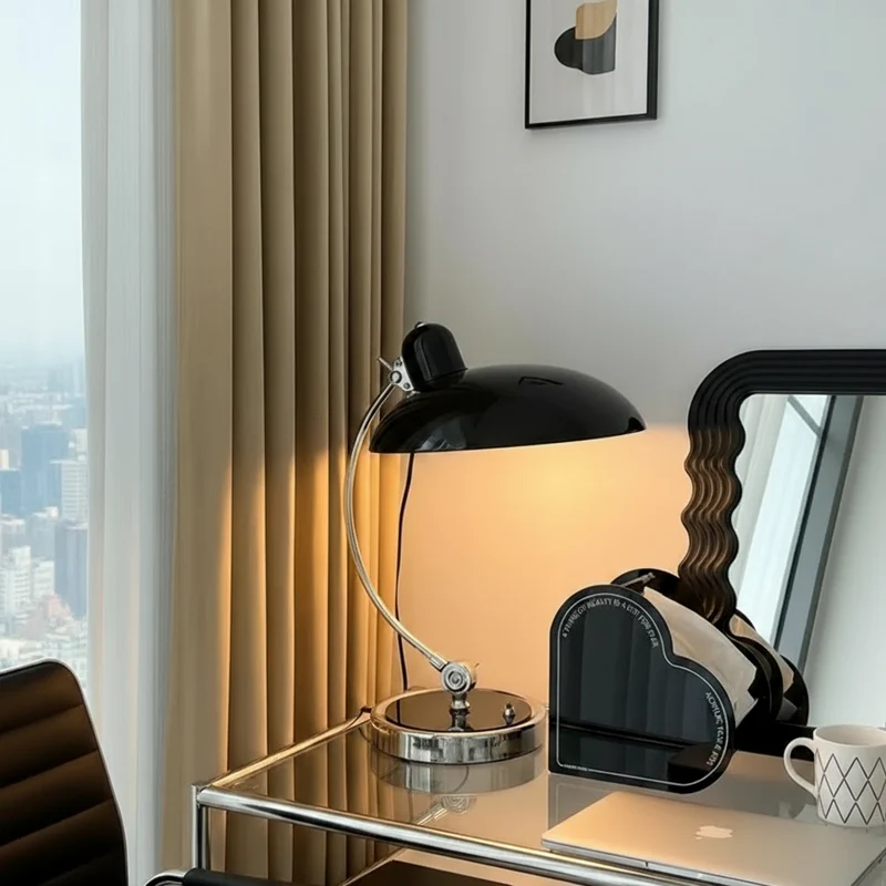 Elegant Eisenbordlampe med Skandinavisk Design og Funktionalitet
