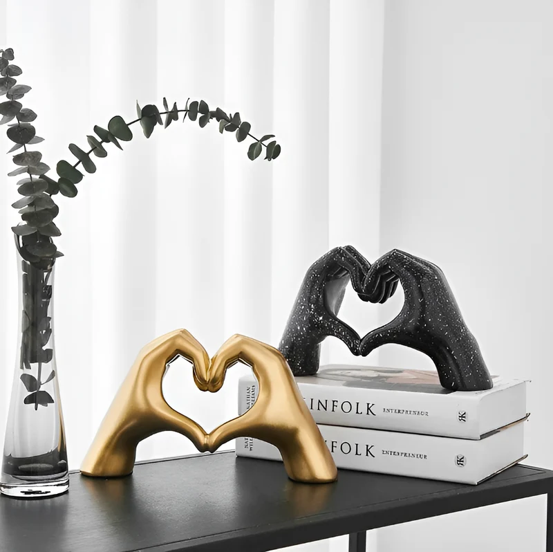 Moderne Håndskulptur – Evig Kærlighed i Elegant Design