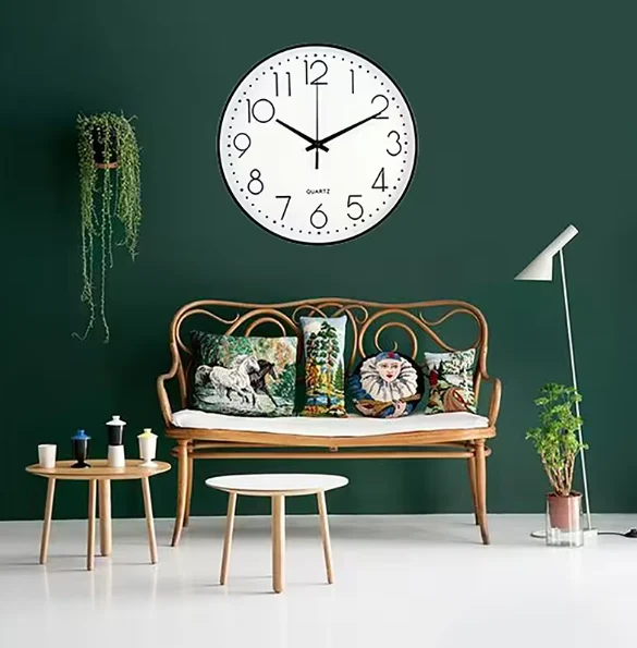 Stilren Vægur med Lydløst Urværk og Moderne Design