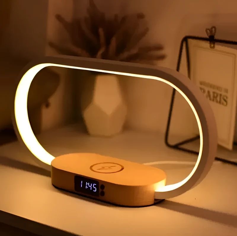 Elegant natlampe med hurtig opladning og digital ur