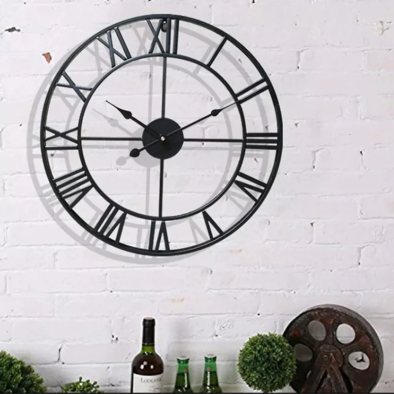 Stor Moderne Vægur i Metal - Sort Design, Tidløs Elegance