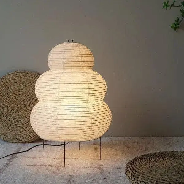 Elegant Gulvlampe i Rejspapir med Beroligende Atmosfære