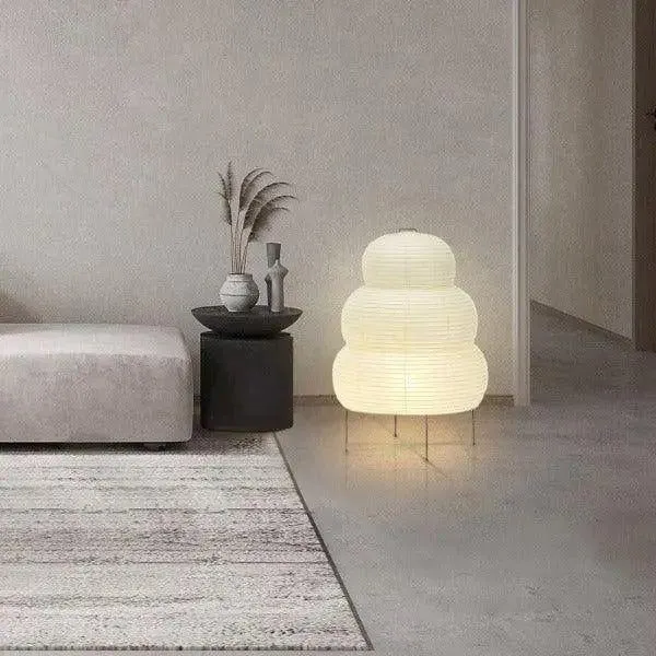 Elegant Gulvlampe i Rejspapir med Beroligende Atmosfære