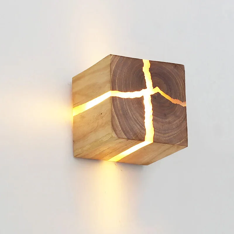 Håndlavet Trælampe med Varm LED-belysning – Unikt Design