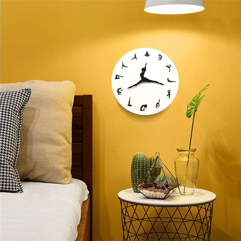 Elegant Vægur i Træ – Modern & Inspirerende Design, 30 cm