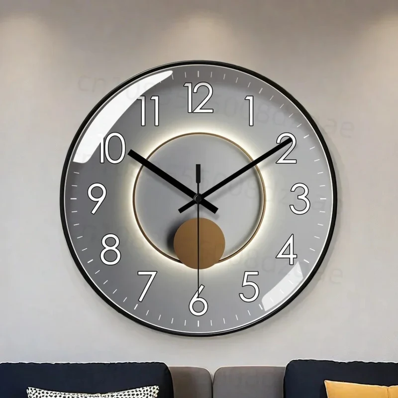 Elegant Støjsvag Vægur | Præcis Tid & Luksuriøst Design