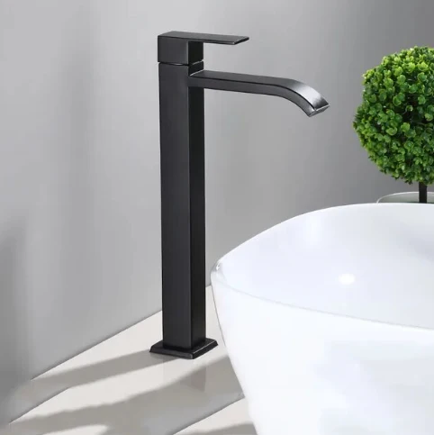 Elegant Mat Sort Vandhane til Badeværelse – Nem Installation