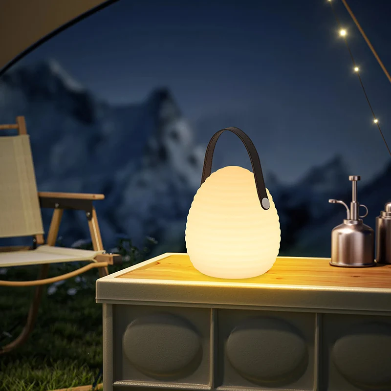 Elegant LED Udendørslampe med Farverigt Lys til Haven