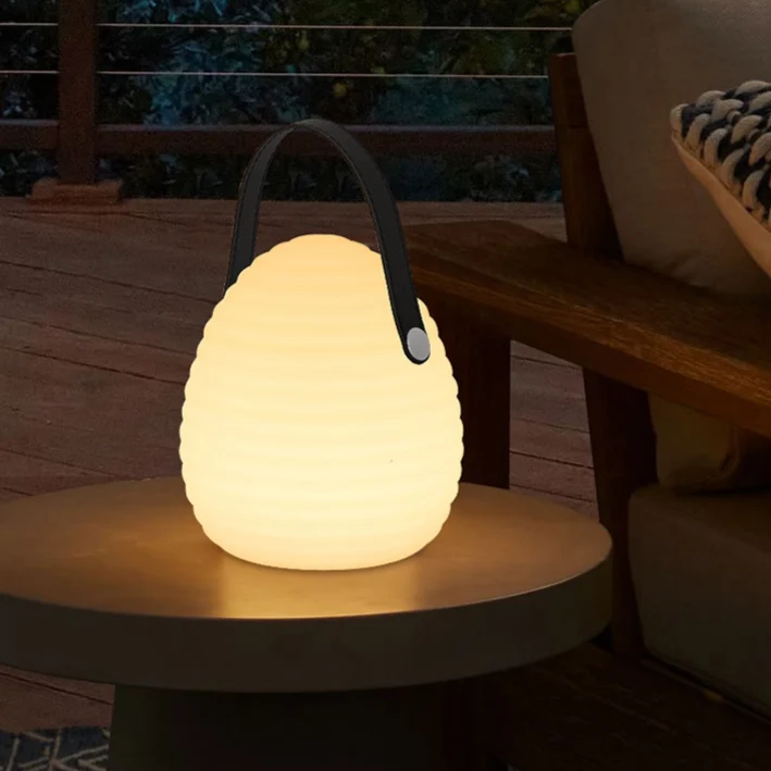 Elegant LED Udendørslampe med Farverigt Lys til Haven