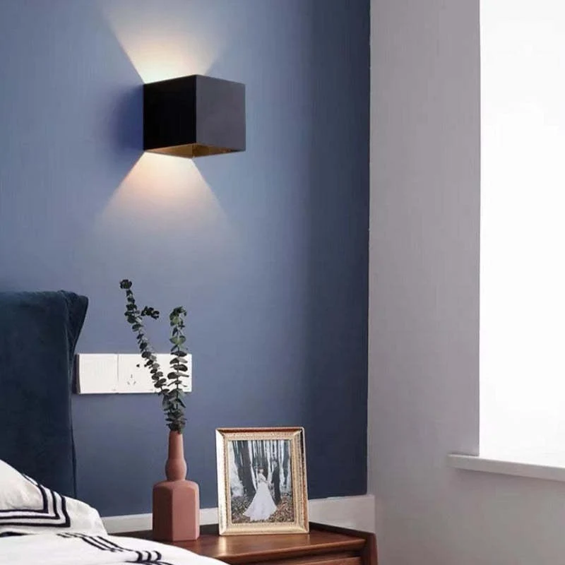 Elegant LED Væglampe i Aluminium – Vandtæt og Energisparende