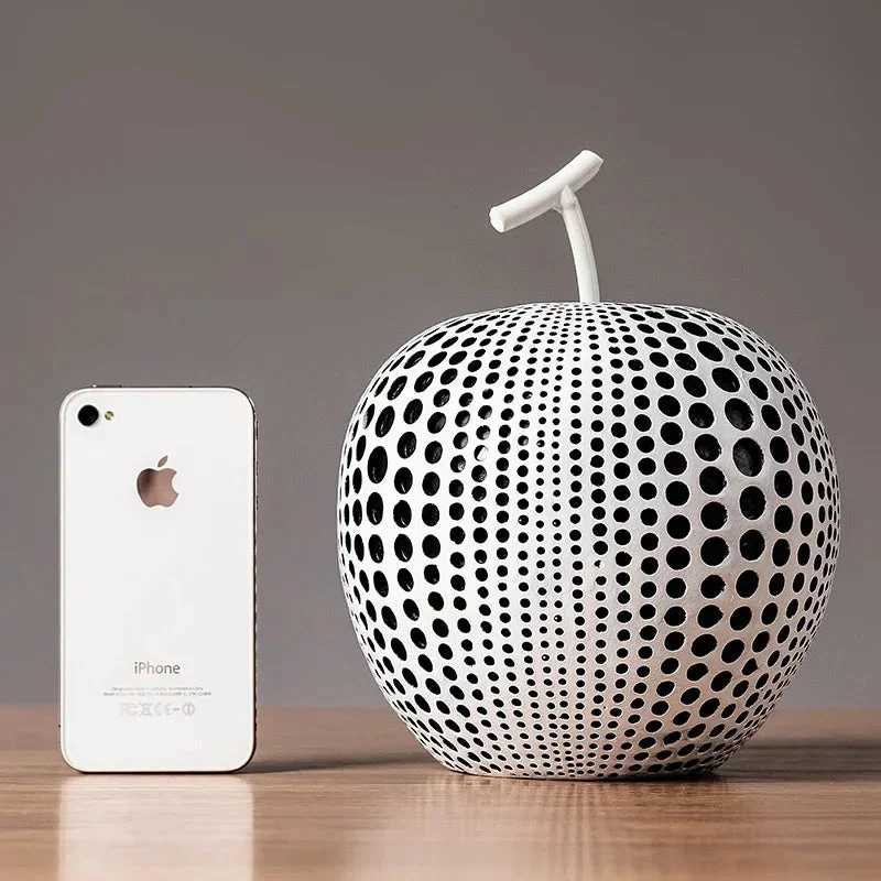 Elegant Æbleskulptur med Sort-Hvide Prikker – Nordisk Design