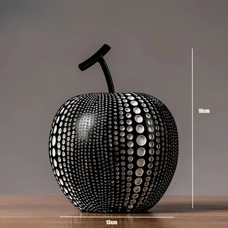 Elegant Æbleskulptur med Sort-Hvide Prikker – Nordisk Design