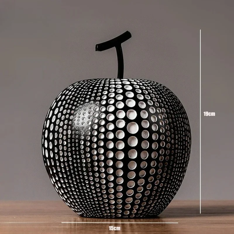 Elegant Æbleskulptur med Sort-Hvide Prikker – Nordisk Design