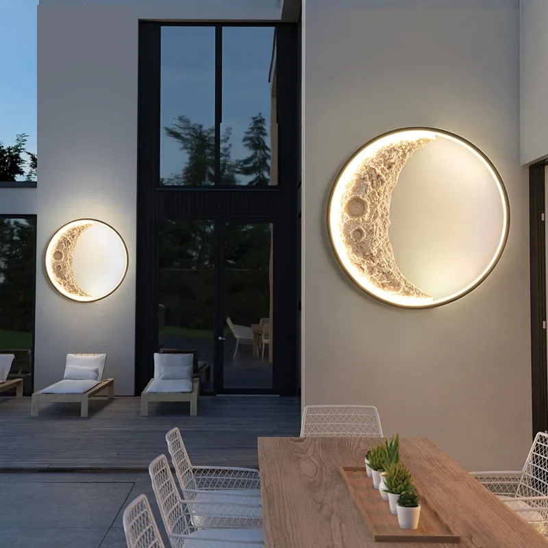 Elegant væglampe med måne-design for stemningsfuldt lys