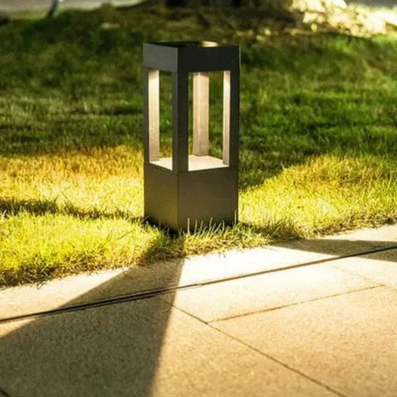 Solcelledrevet udendørslampe med IP65 – Perfekt til haven