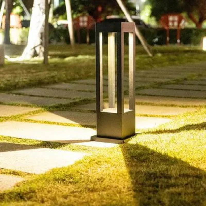 Solcelledrevet udendørslampe med IP65 – Perfekt til haven