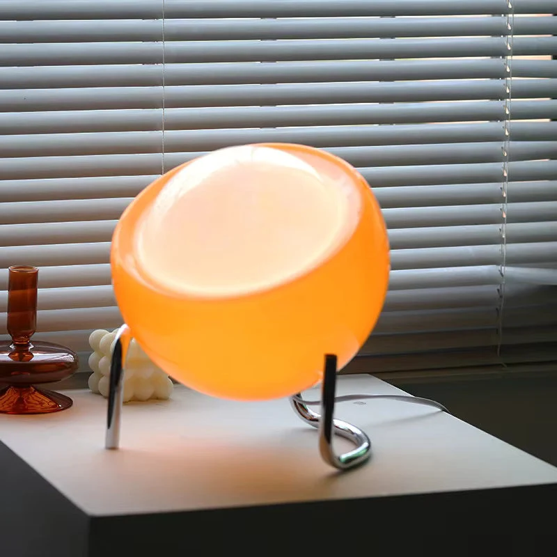 Elegant Bauhaus Bordlampe med Blødt Lys og Rustfri Stålbase