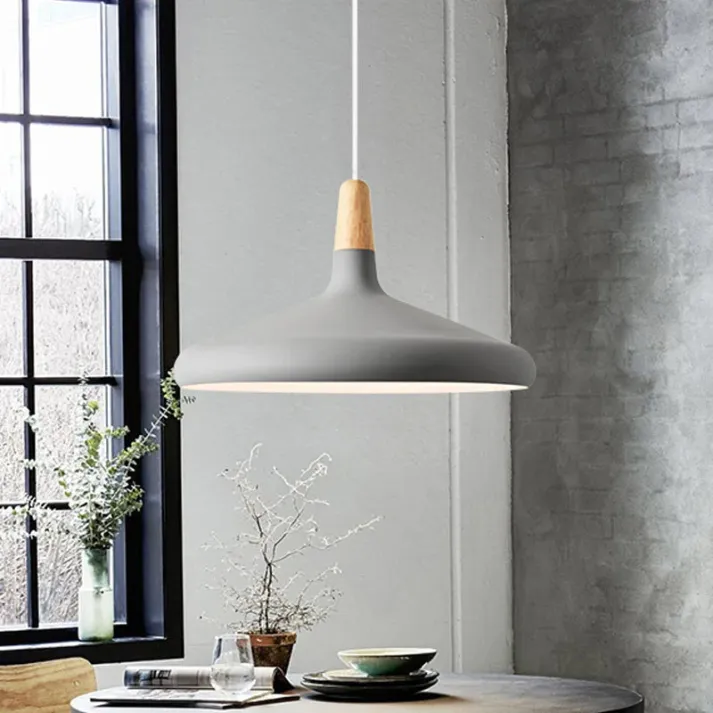 Farverig Hængelampe i Aluminium & Træ - 18 cm