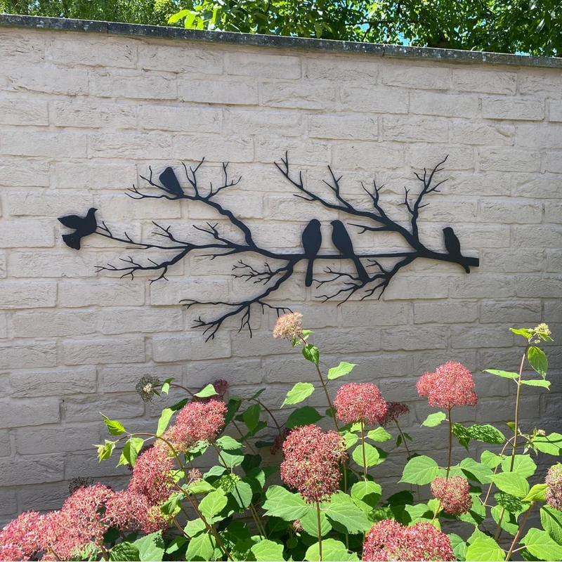 Metalkunst med Fugle på Gren – Naturinspireret Vægdekoration