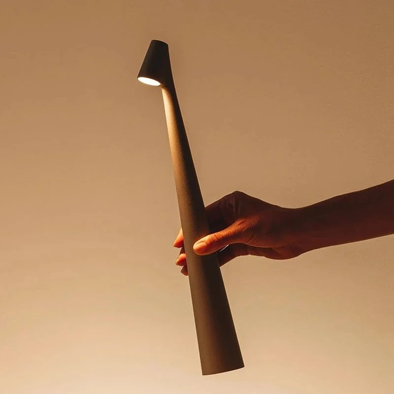 Trådløs Gulvlampe med Justerbar Lysstyrke og Stilrent Design