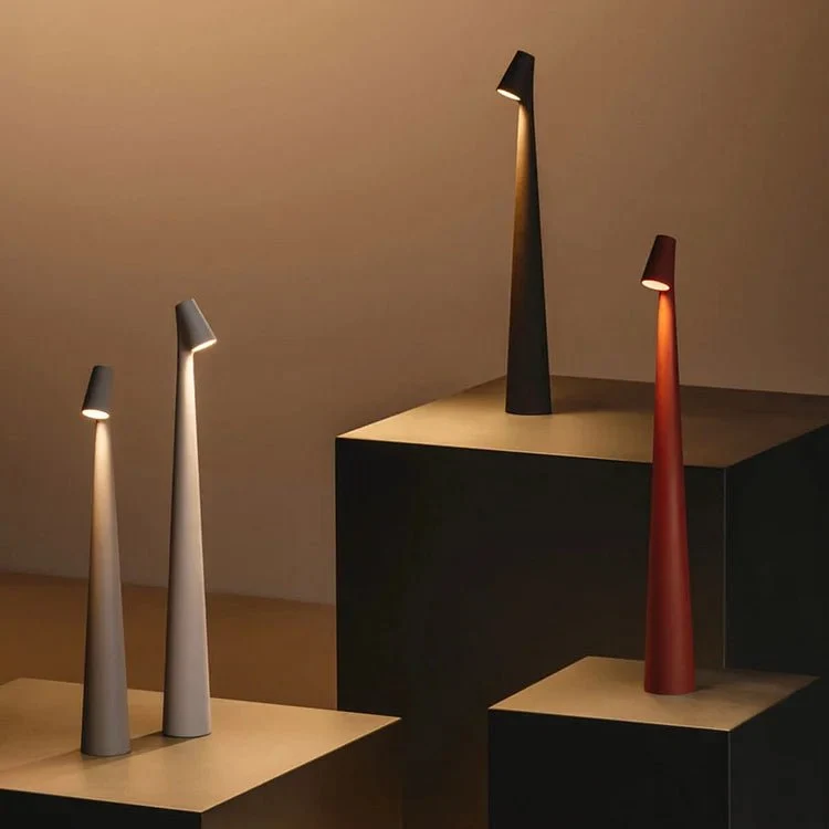 Trådløs Gulvlampe med Justerbar Lysstyrke og Stilrent Design