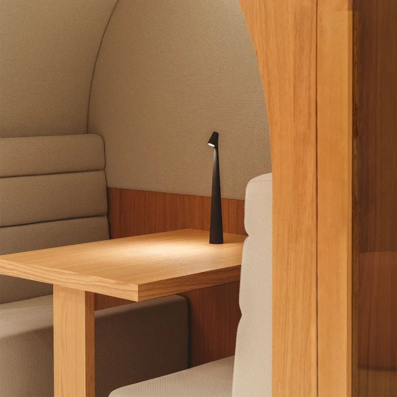 Trådløs Gulvlampe med Justerbar Lysstyrke og Stilrent Design
