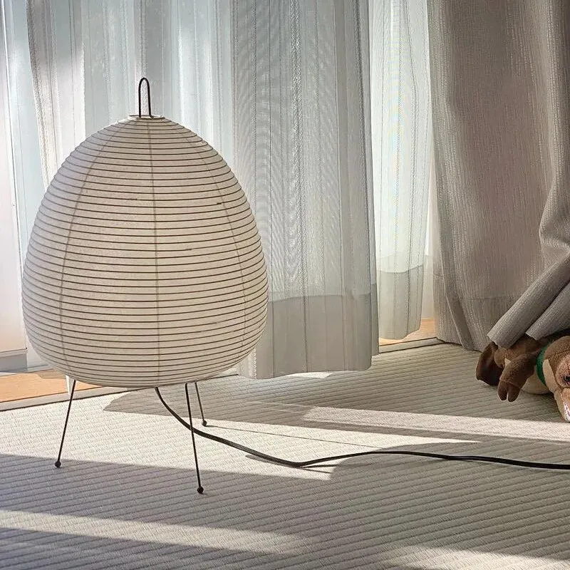 Elegant Gulvlampe med Blødt Lys til Moderne Indretning