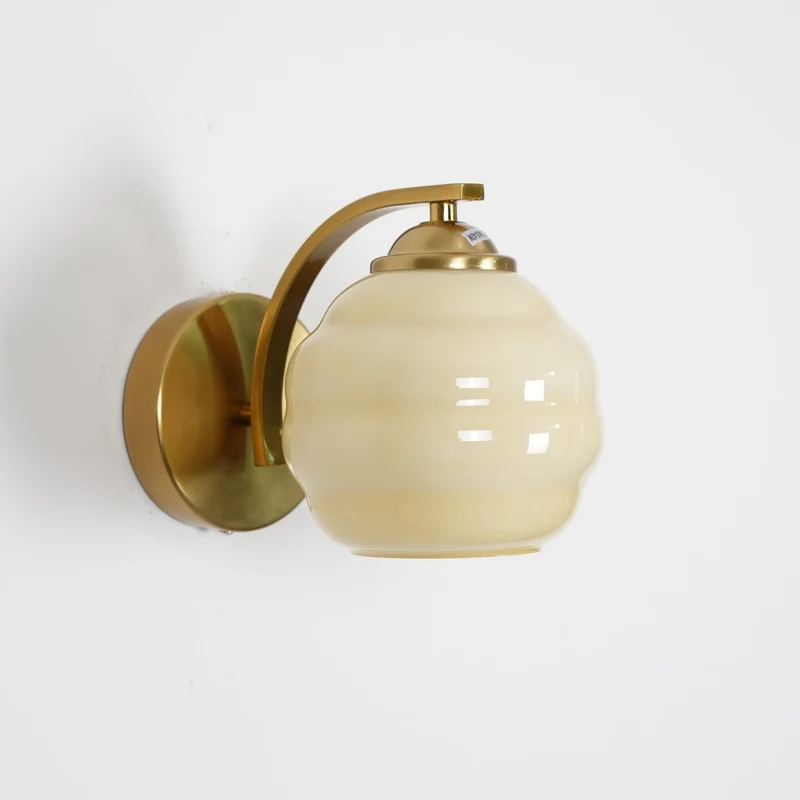 Vintage Væglampe i Buet Glas - Skab Hygge i Hjemmet