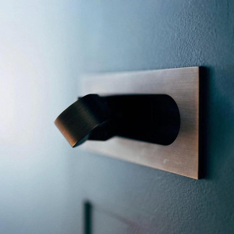 Justerbar LED Sengelampe med Pladsbesparende Design
