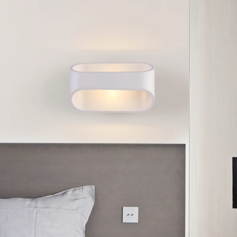 Elegant LED-væglampe i aluminium for varm atmosfære