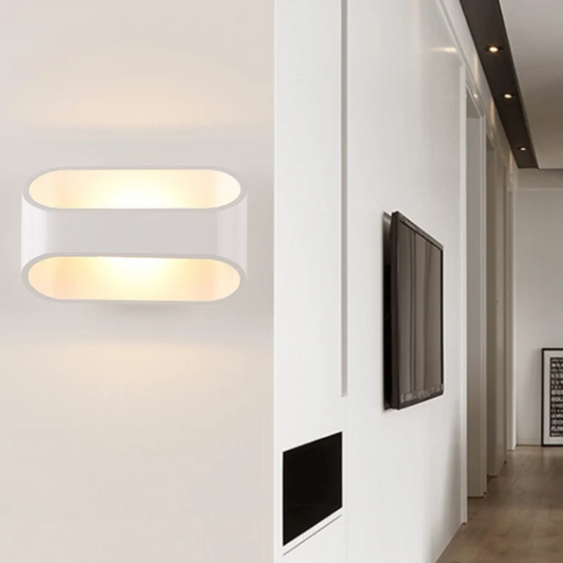 Elegant LED-væglampe i aluminium for varm atmosfære