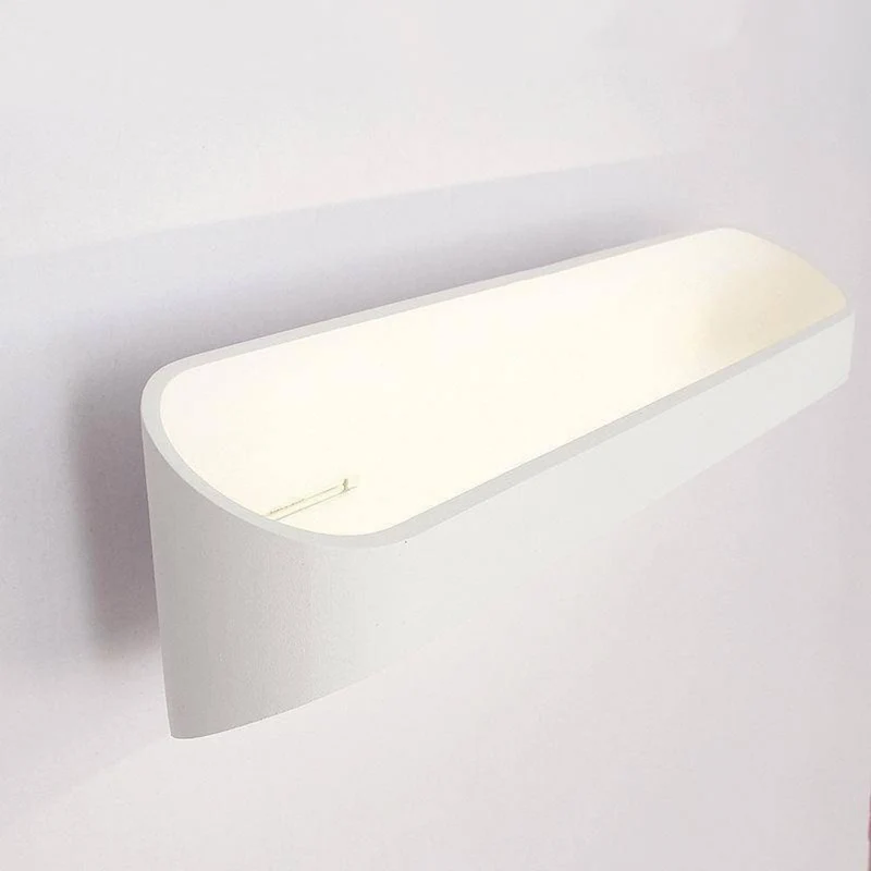 Elegant LED-væglampe i aluminium for varm atmosfære