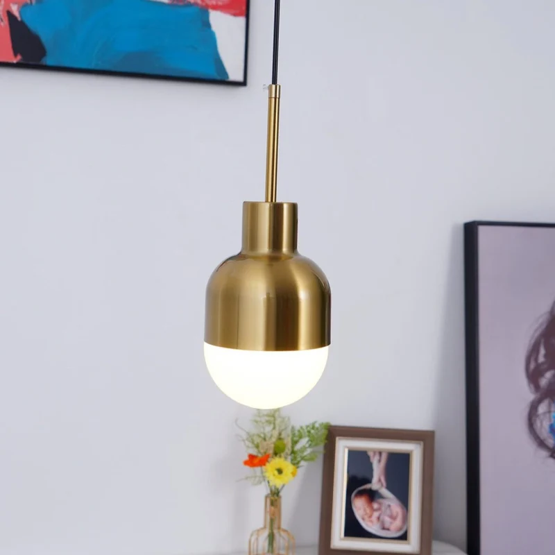 Elegant Hængelampe med Varmt LED Lys til Moderne Hjem