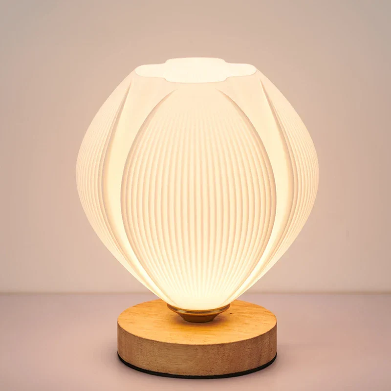 Elegant Træbordlampe med Beroligende Skandinavisk Belysning
