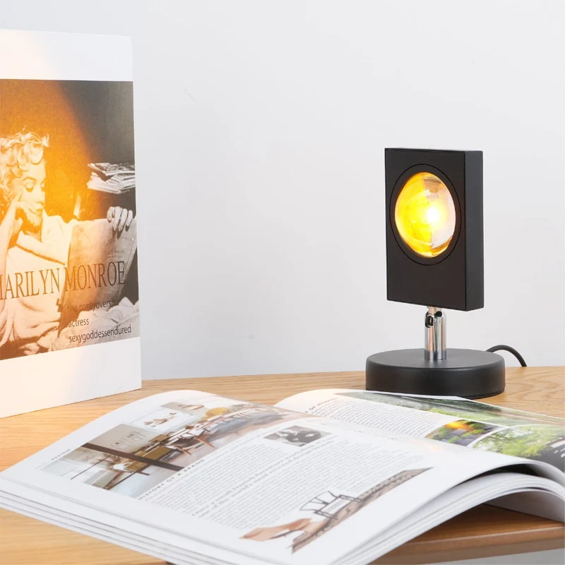 Stilren LED Bordlampe med Betagende Halo-projektion