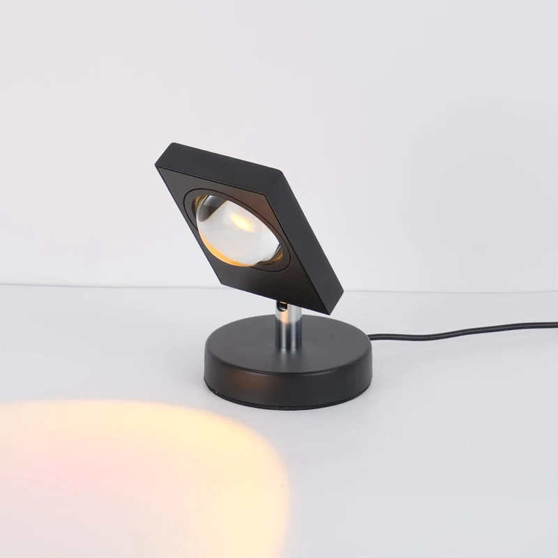 Stilren LED Bordlampe med Betagende Halo-projektion