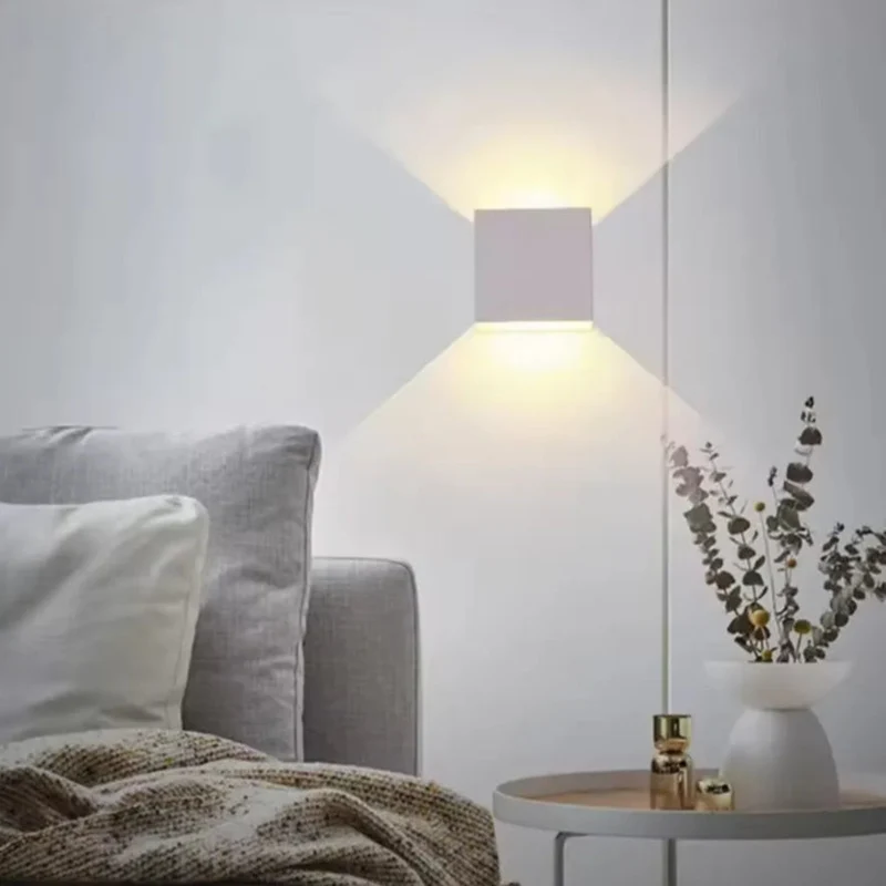 Moderne Væglampe i Aluminium med Justerbar Belysning