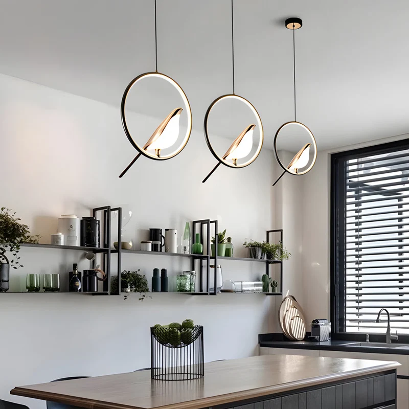 Elegant 360° roterbar pendel med fuglemotiv til moderne hjem