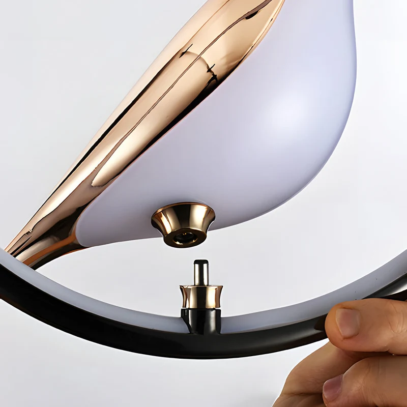 Elegant 360° roterbar pendel med fuglemotiv til moderne hjem