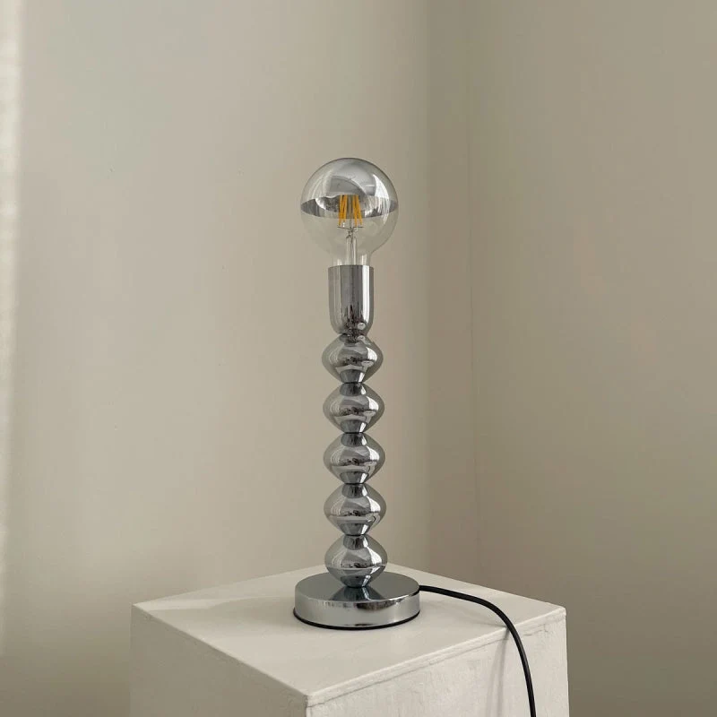 Elegant Skrivebordslampe med Holdbart Design til Hverdagsbrug