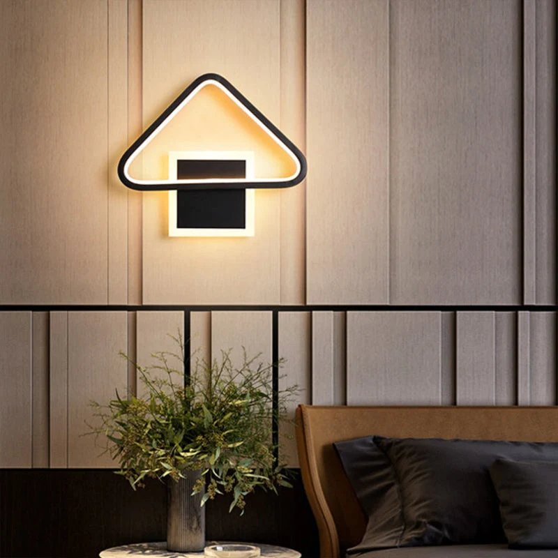 Elegant Geometrisk LED Væglampe med Gylden Finish
